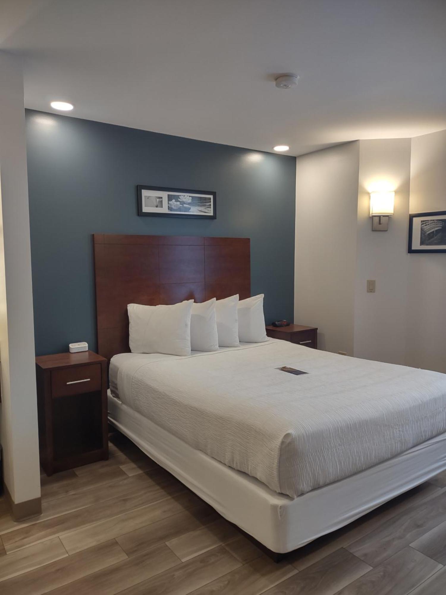 Baymont By Wyndham Flat Rock Hotel Buitenkant foto