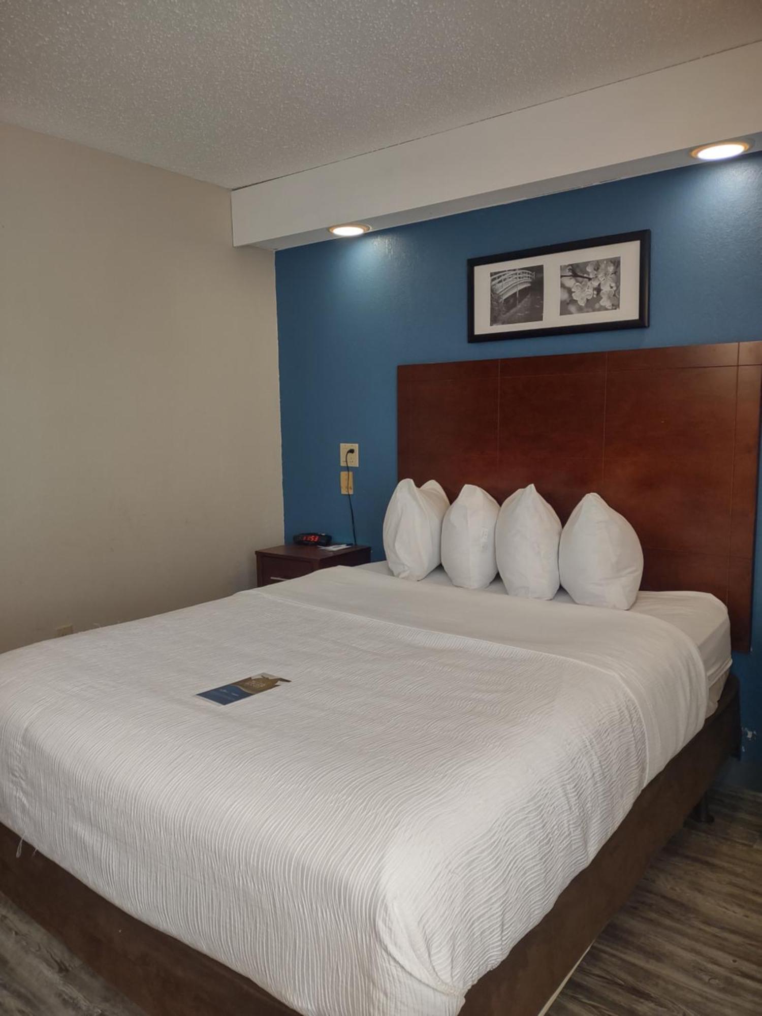 Baymont By Wyndham Flat Rock Hotel Buitenkant foto
