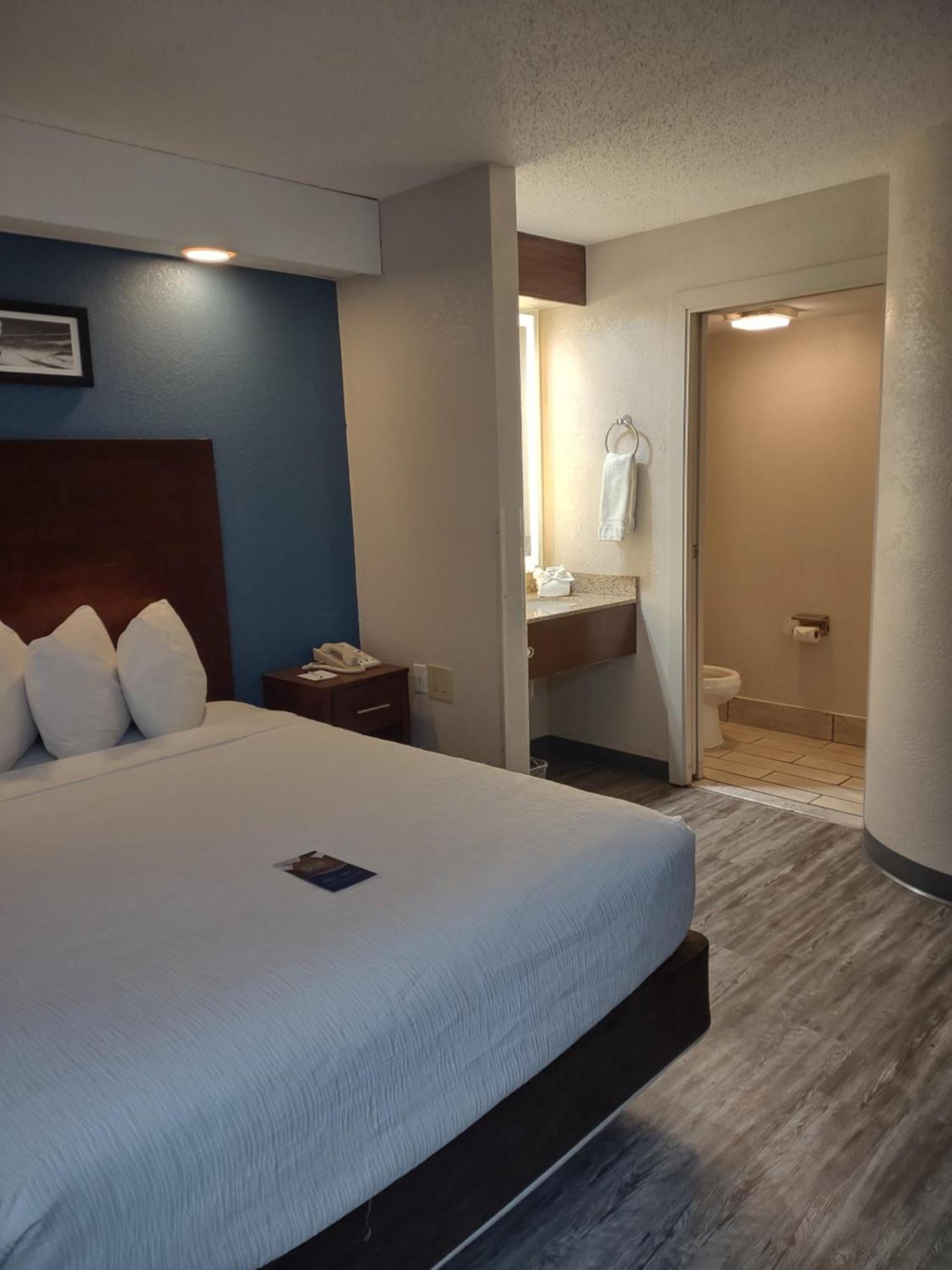 Baymont By Wyndham Flat Rock Hotel Buitenkant foto